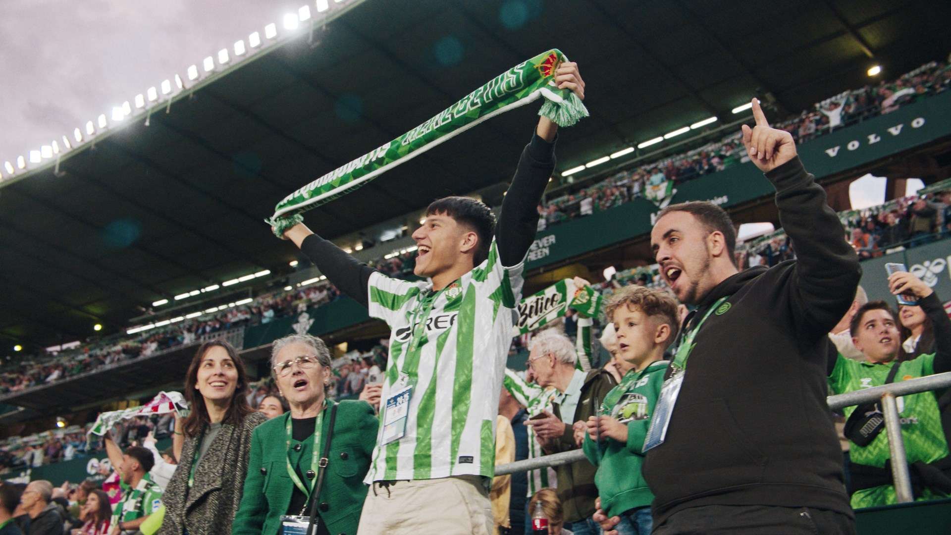 “直言不讳！德媒：基米希不满拜仁对其重视不足，暗示需加薪”